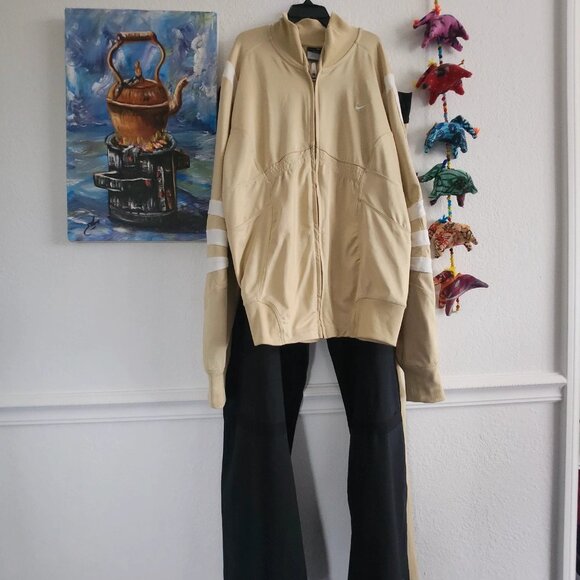 Nike Rare Womens Tracksuit Set - Picture 2 of 8